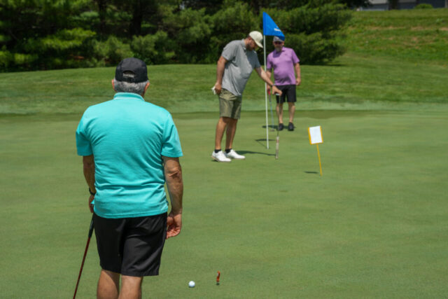 3 men are on a hole.